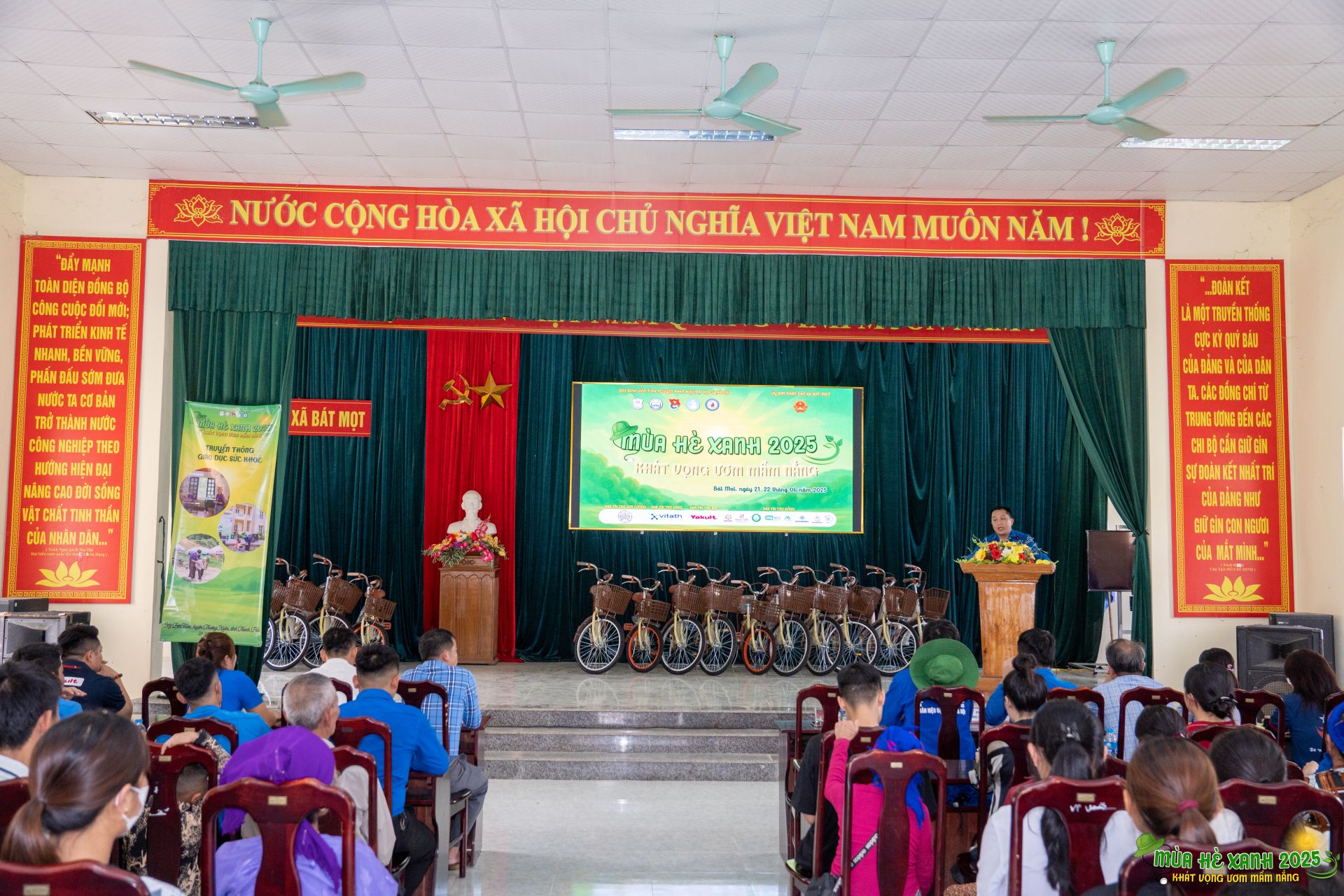 Lễ khai mạc diễn ra vào chiều 21/6 có sự tham dự của các đồng chí lãnh đạo xã, các chiến sĩ đồn biên phòng Bát Mọt cùng đông đảo nhân dân địa phương